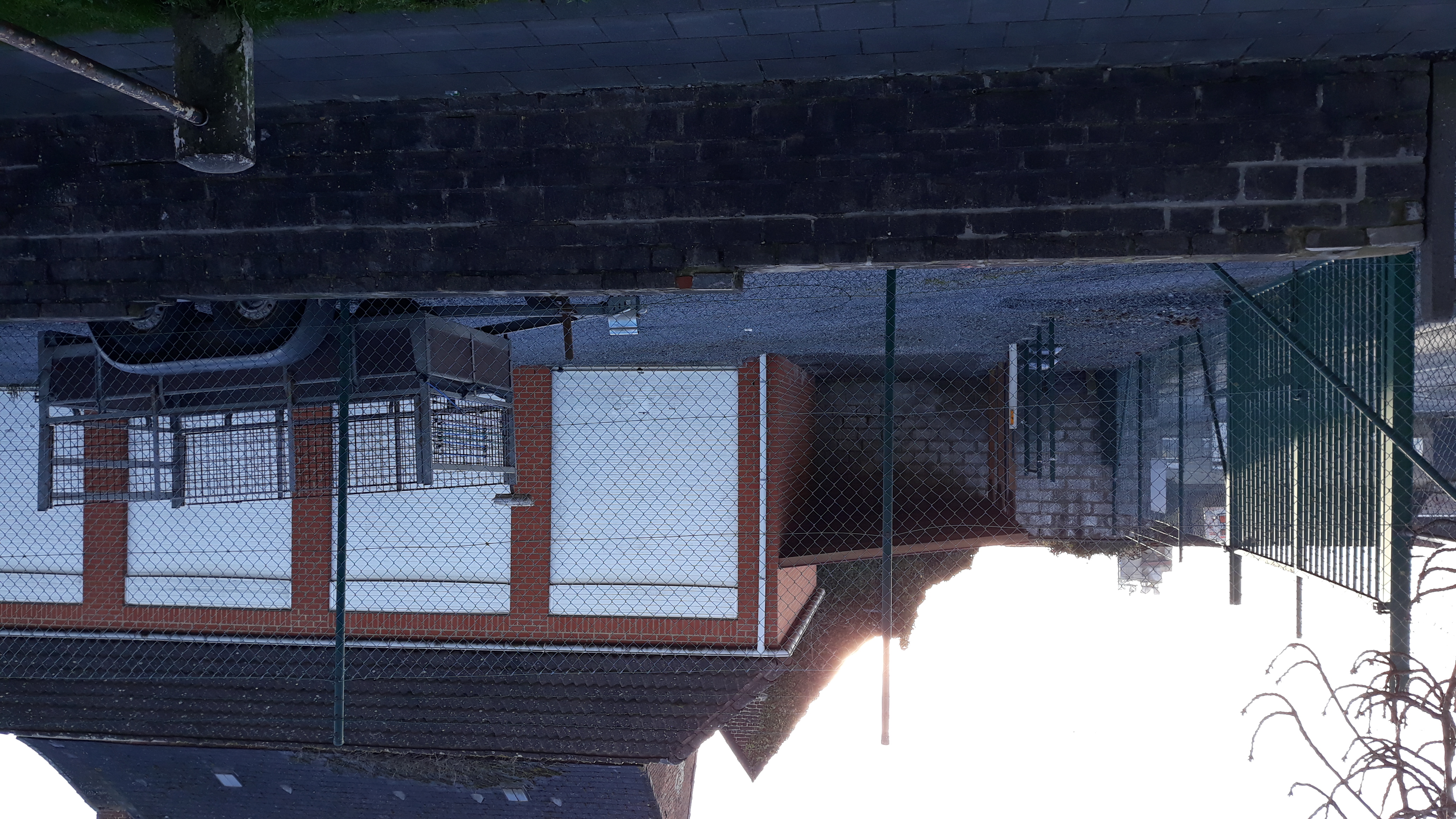 CAR -PORT   emplacement de parking couvert 