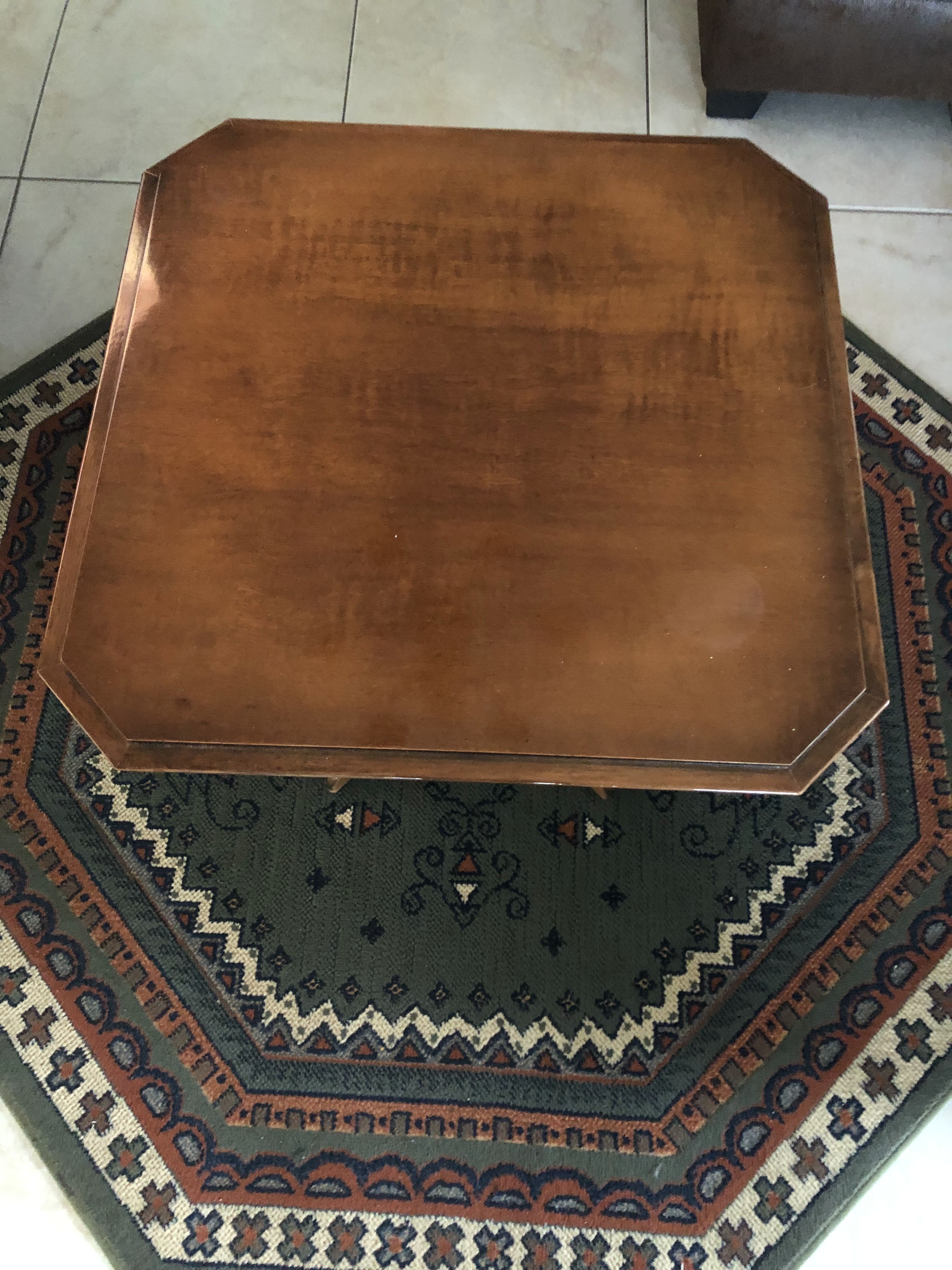 table de salon en acajou brun carrée