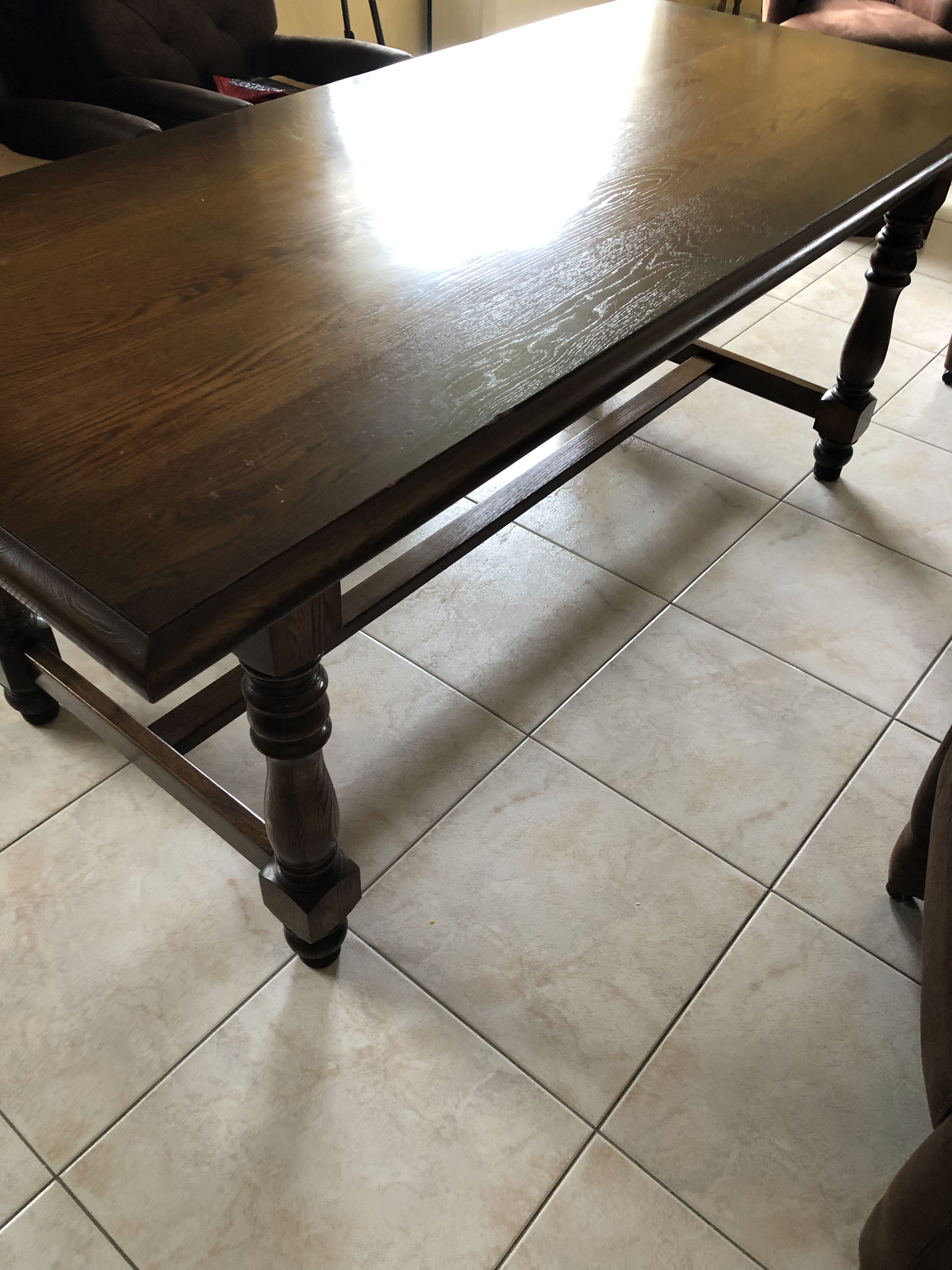 table de living/salle à manger en chêne massif couleur brun moyen