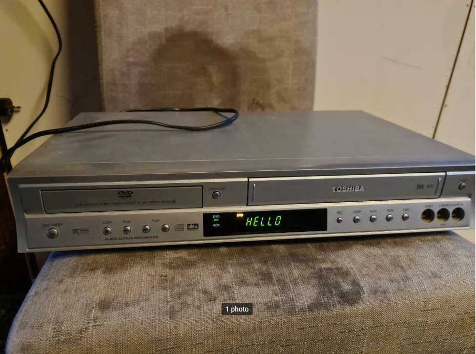  lecteur dvd et vhs de marque Toshiba 