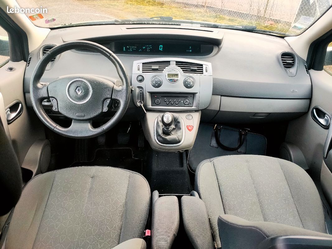 Je vends mon véhicule RENAULT Scenic II 1.5 dCi 106cv