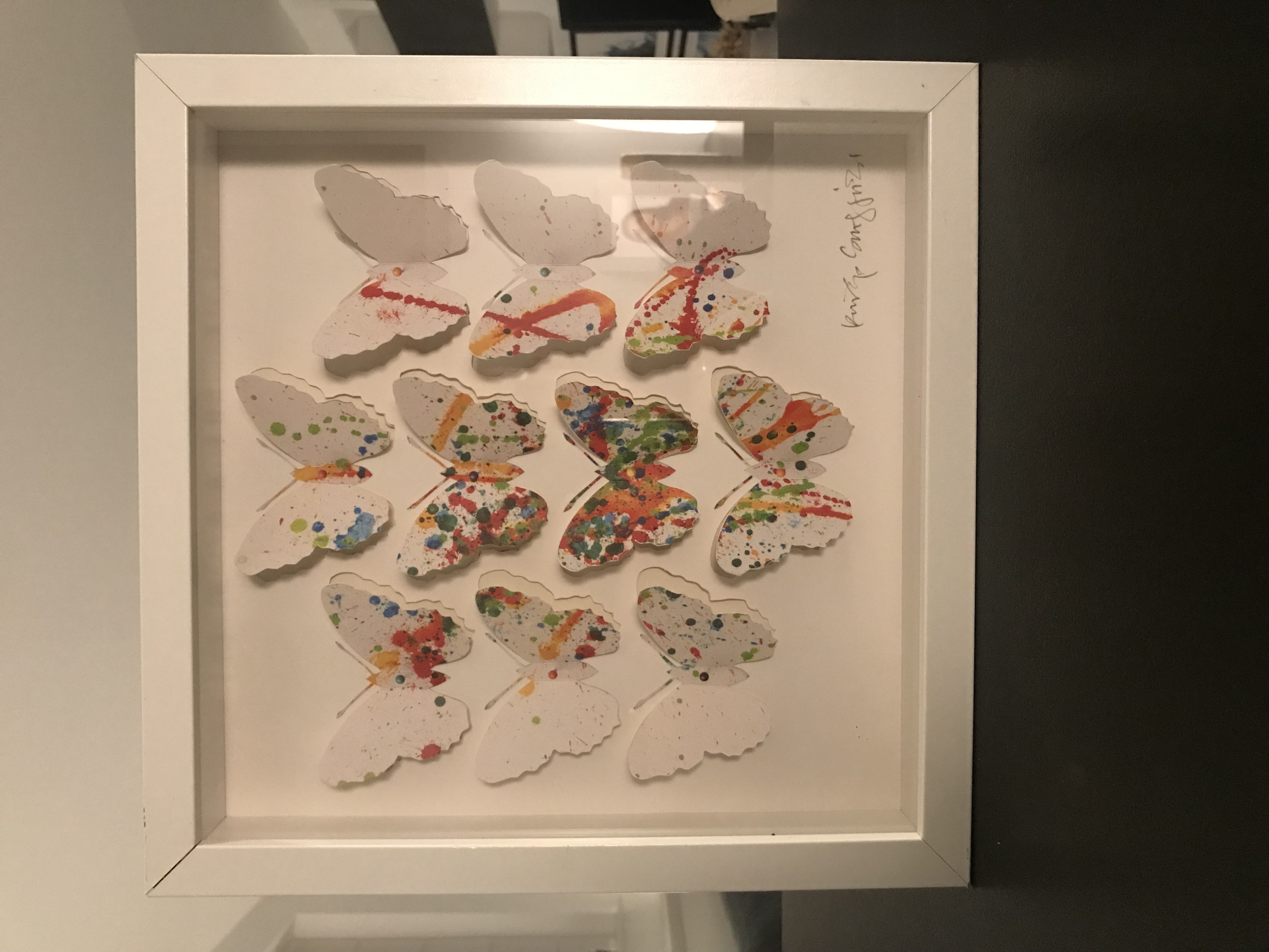 Très joli cadre IKEA OLUNDA « 3D » papillons de papier :