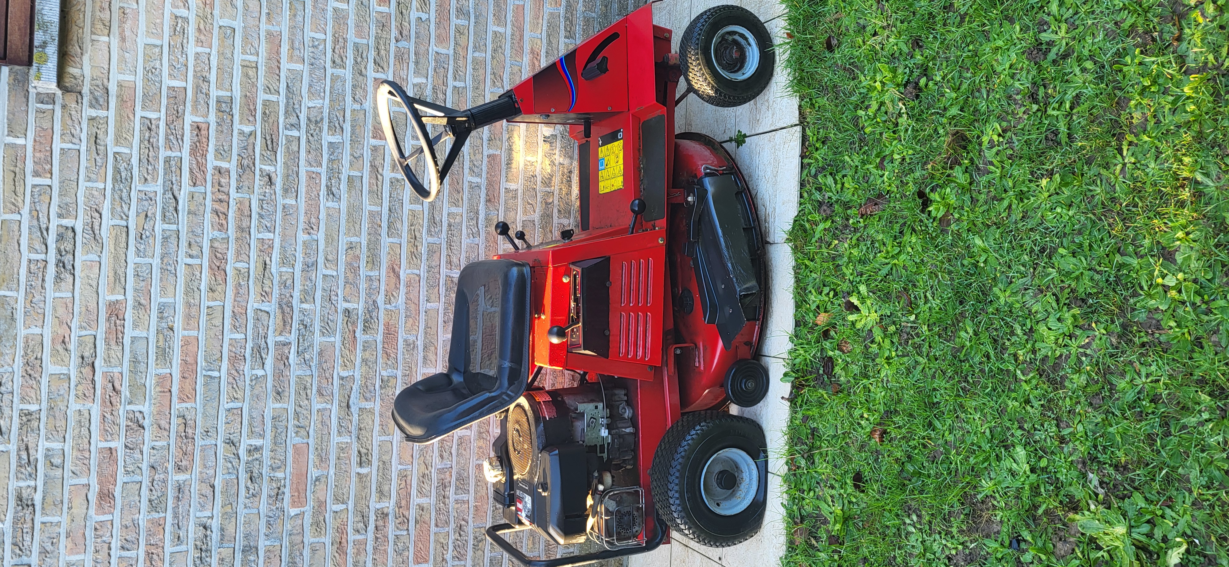 A donner et venir chercher remorque et tracteur tondeuse