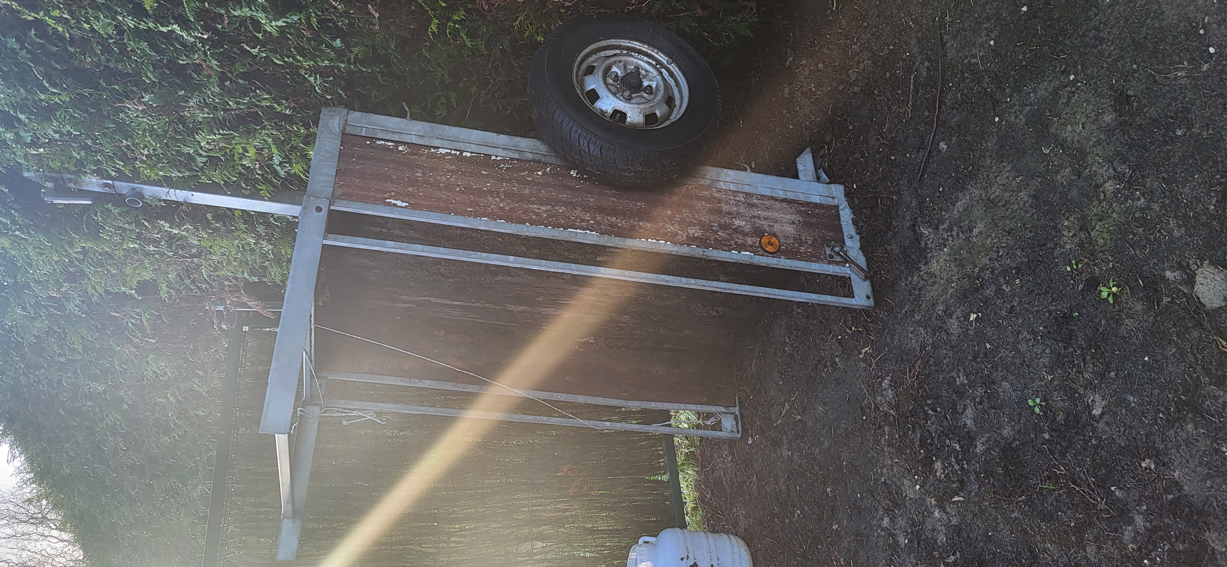 A donner et venir chercher remorque et tracteur tondeuse