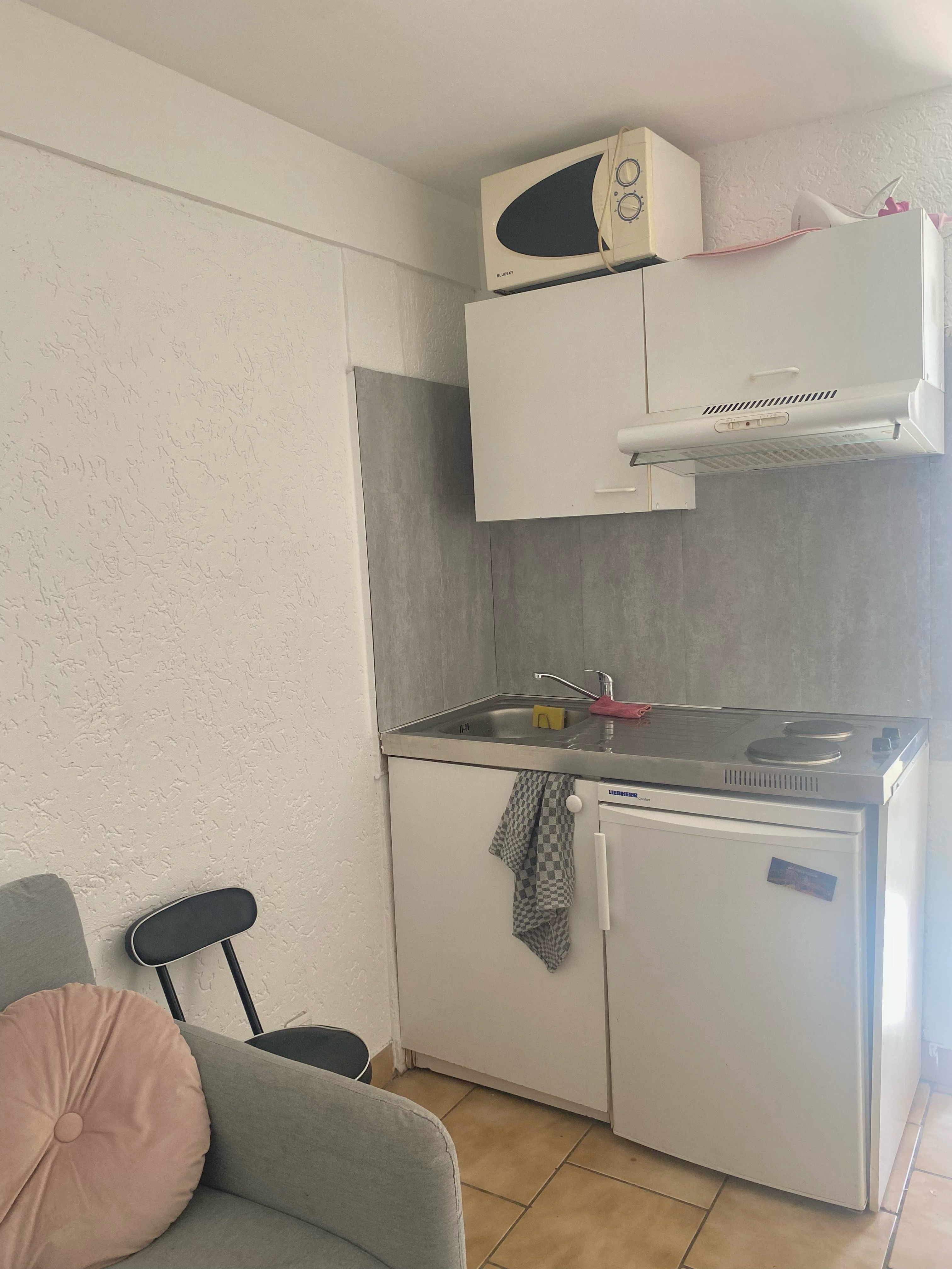 Joli studio étudiant avec kitchenette et SDD  individuelles