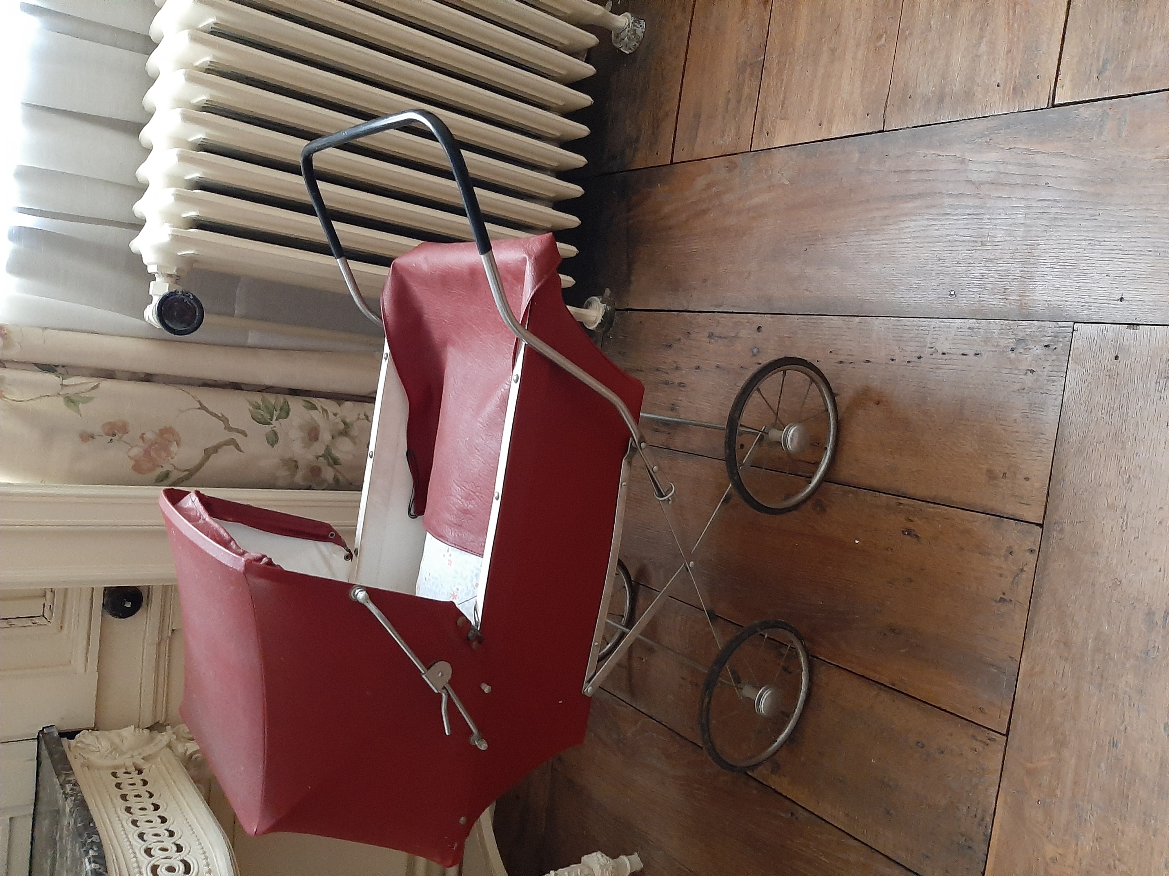 poussette de poup?e 20 euros