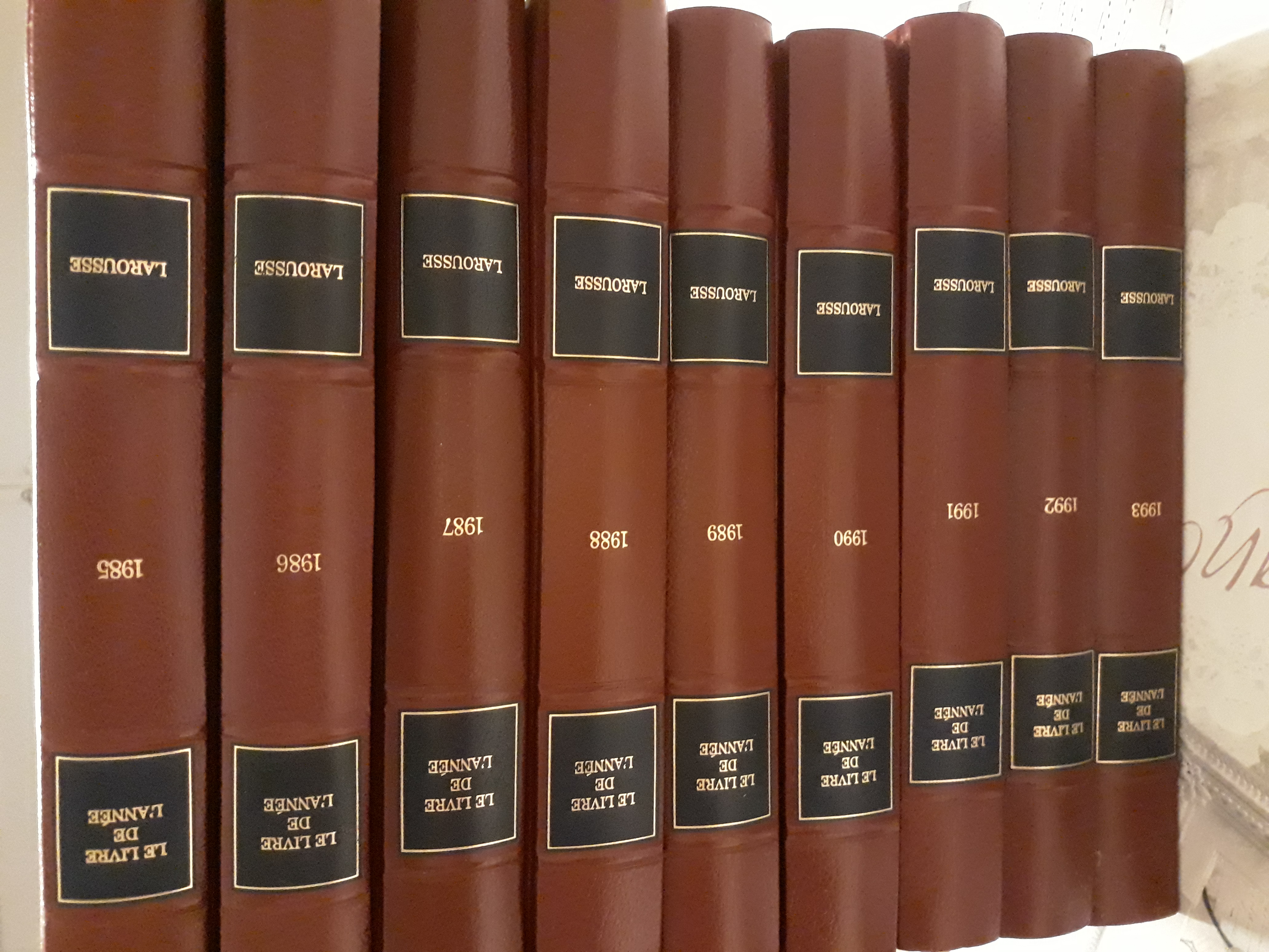 Encyclop?die LAROUSSE le livre de l'ann?e  de 1985 ? 1993