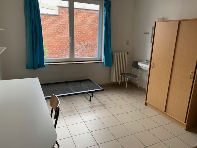 Chambre à louer au calme et située centre ville de Tournai