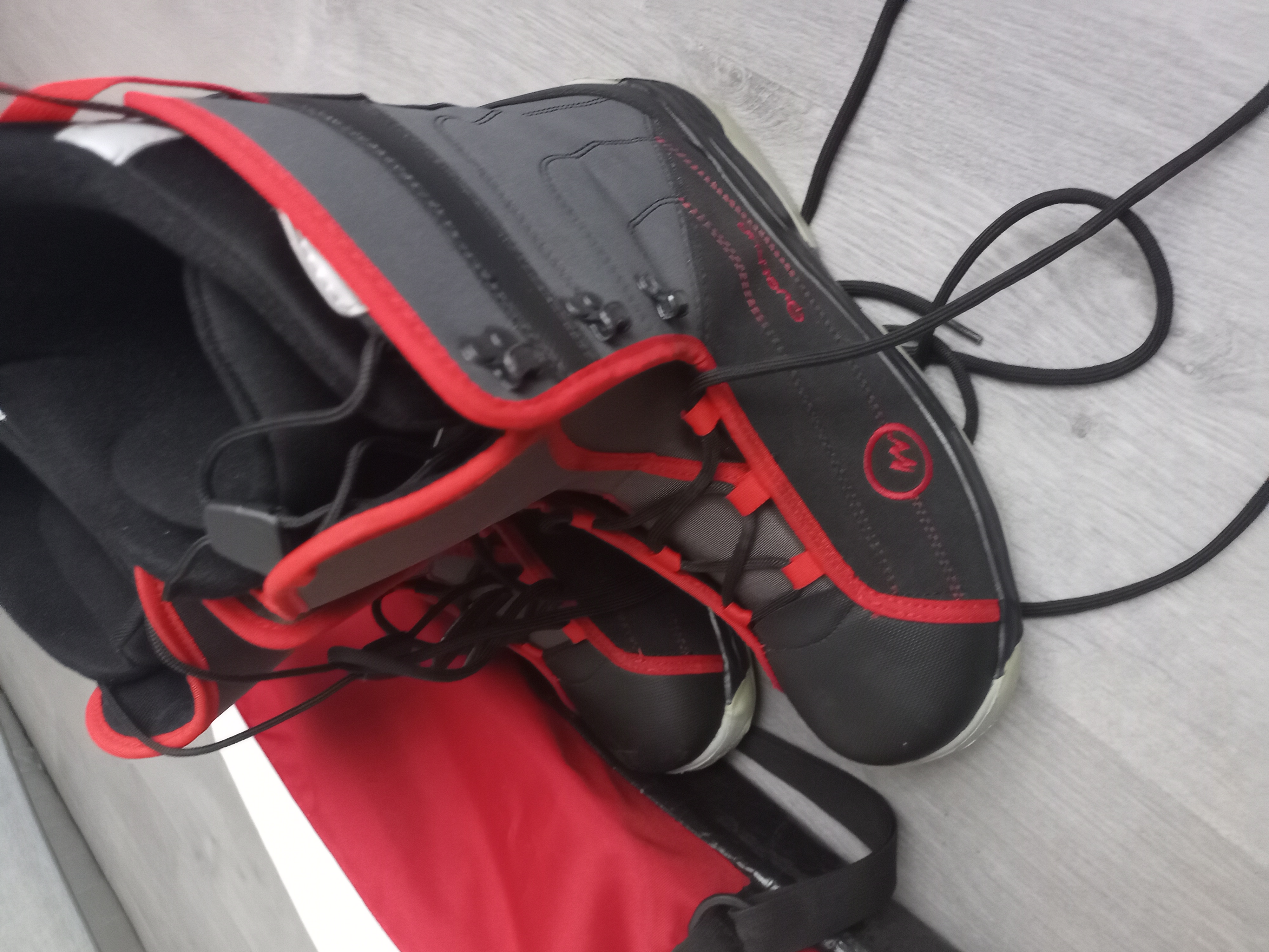 Snowboard + boots Quechua en parfait état – 150 €