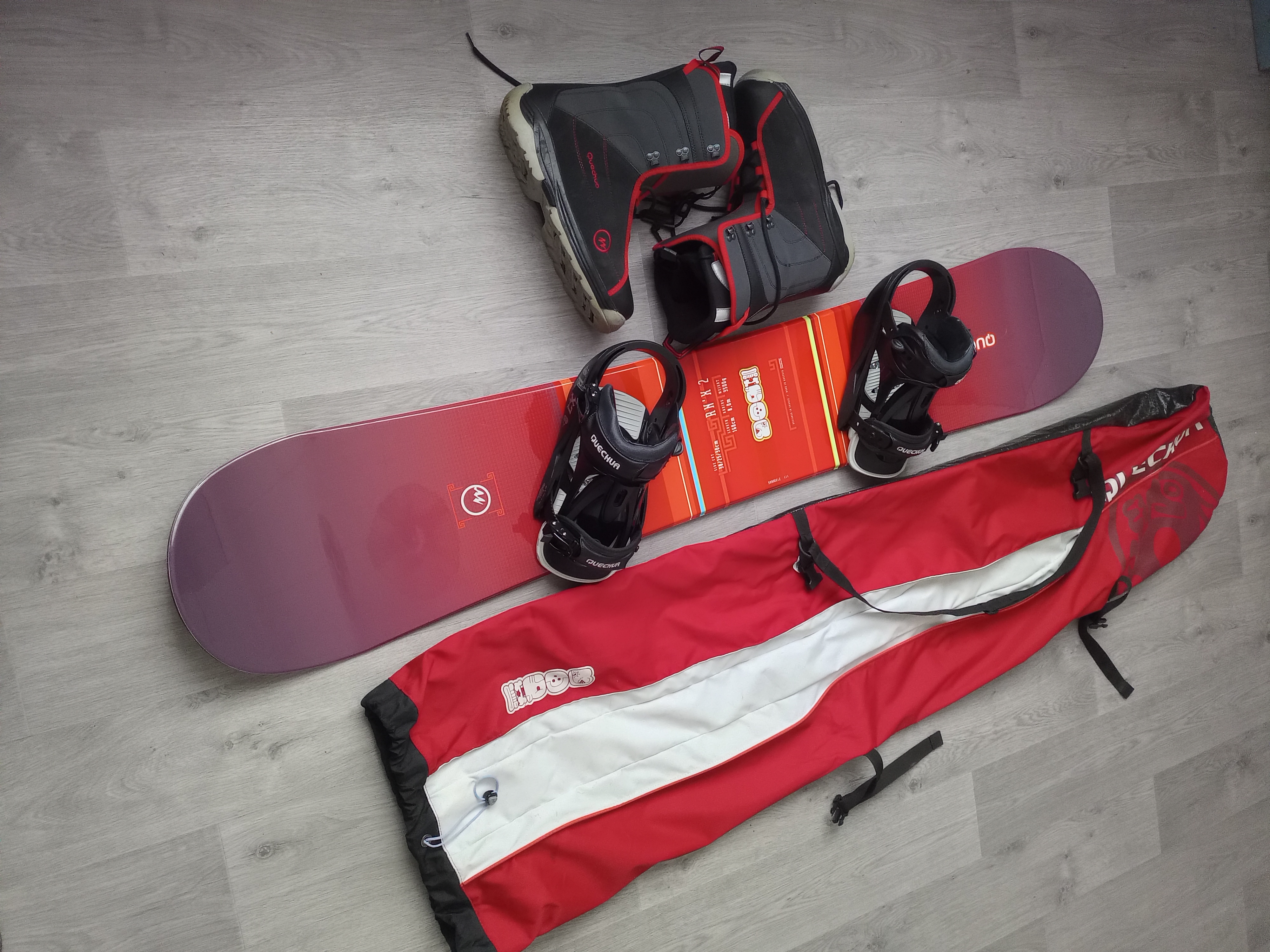 Snowboard + boots Quechua en parfait état – 150 €